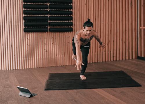 Stabilita kyčlí + mobilita pánve na čtyřech - Okurky